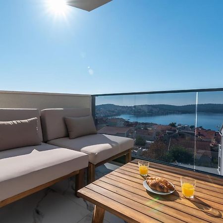 Lavender Tree - Luxury Apartments Трогир Екстериор снимка