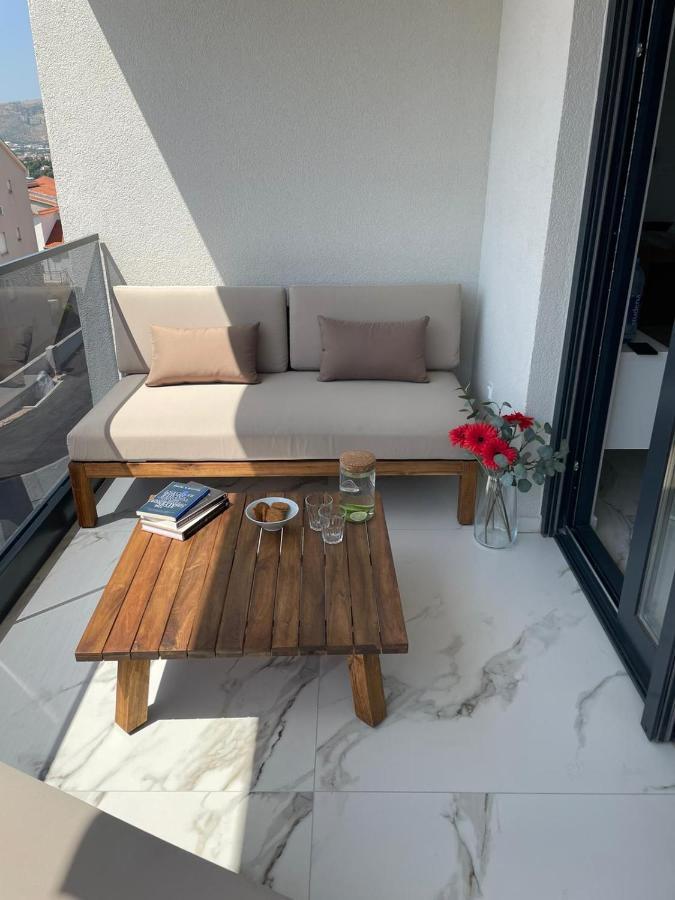 Lavender Tree - Luxury Apartments Трогир Екстериор снимка