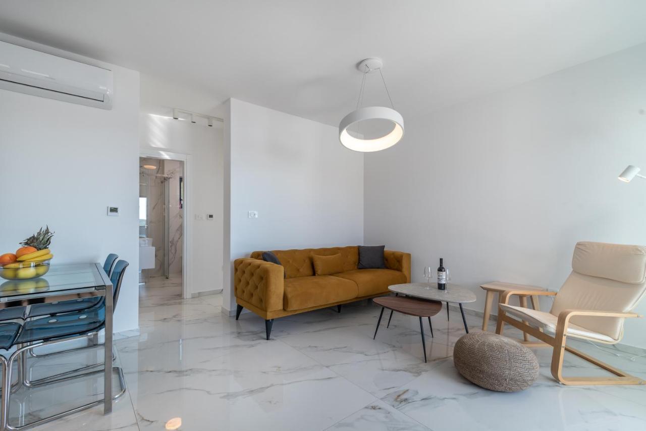 Lavender Tree - Luxury Apartments Трогир Екстериор снимка