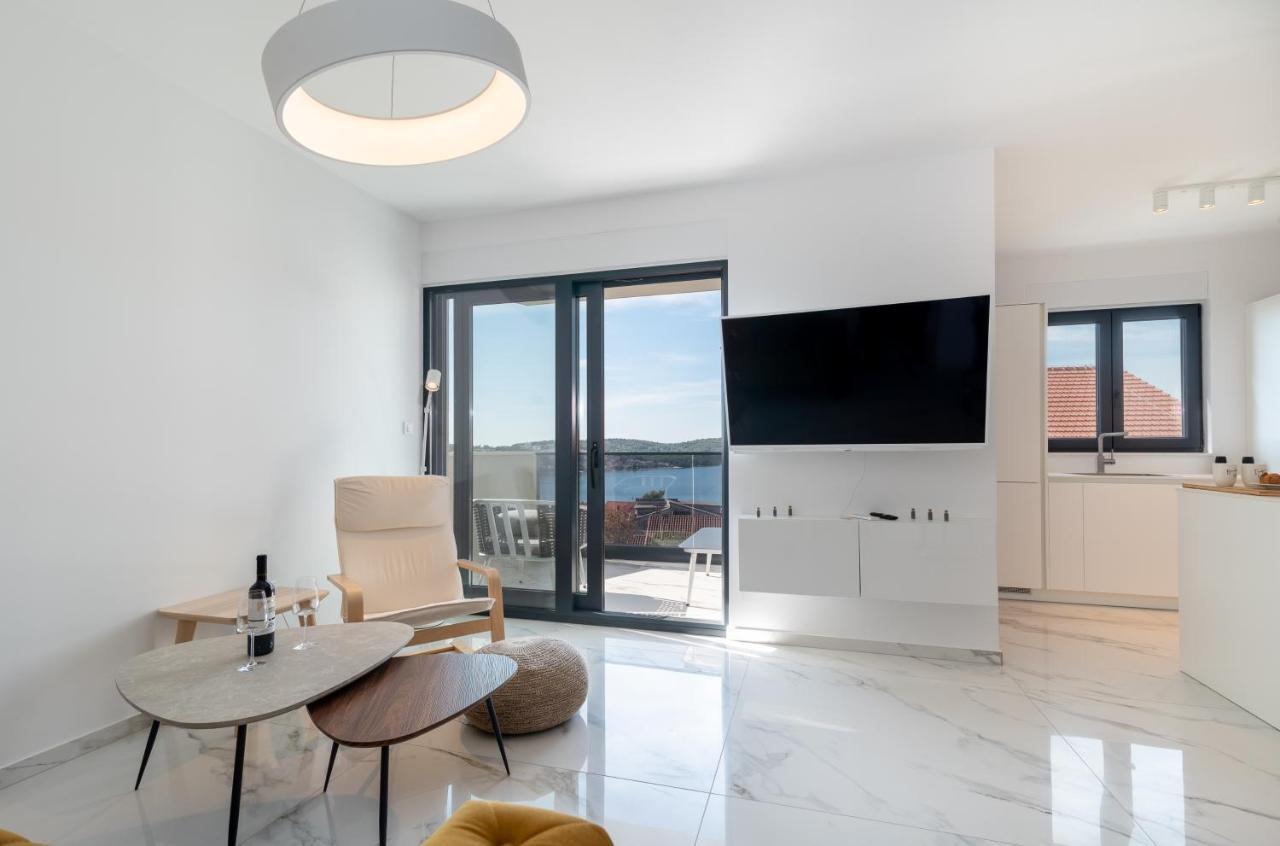 Lavender Tree - Luxury Apartments Трогир Екстериор снимка