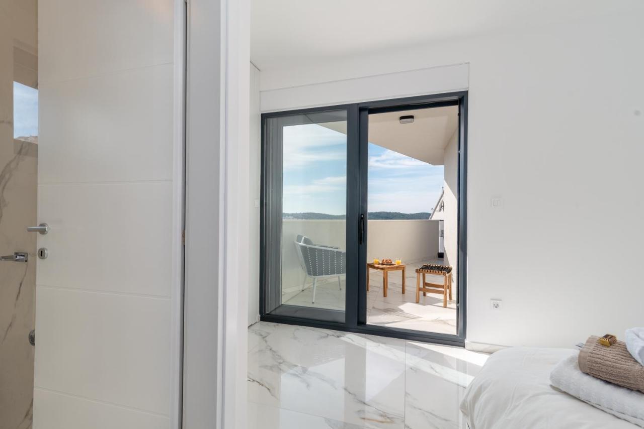 Lavender Tree - Luxury Apartments Трогир Екстериор снимка