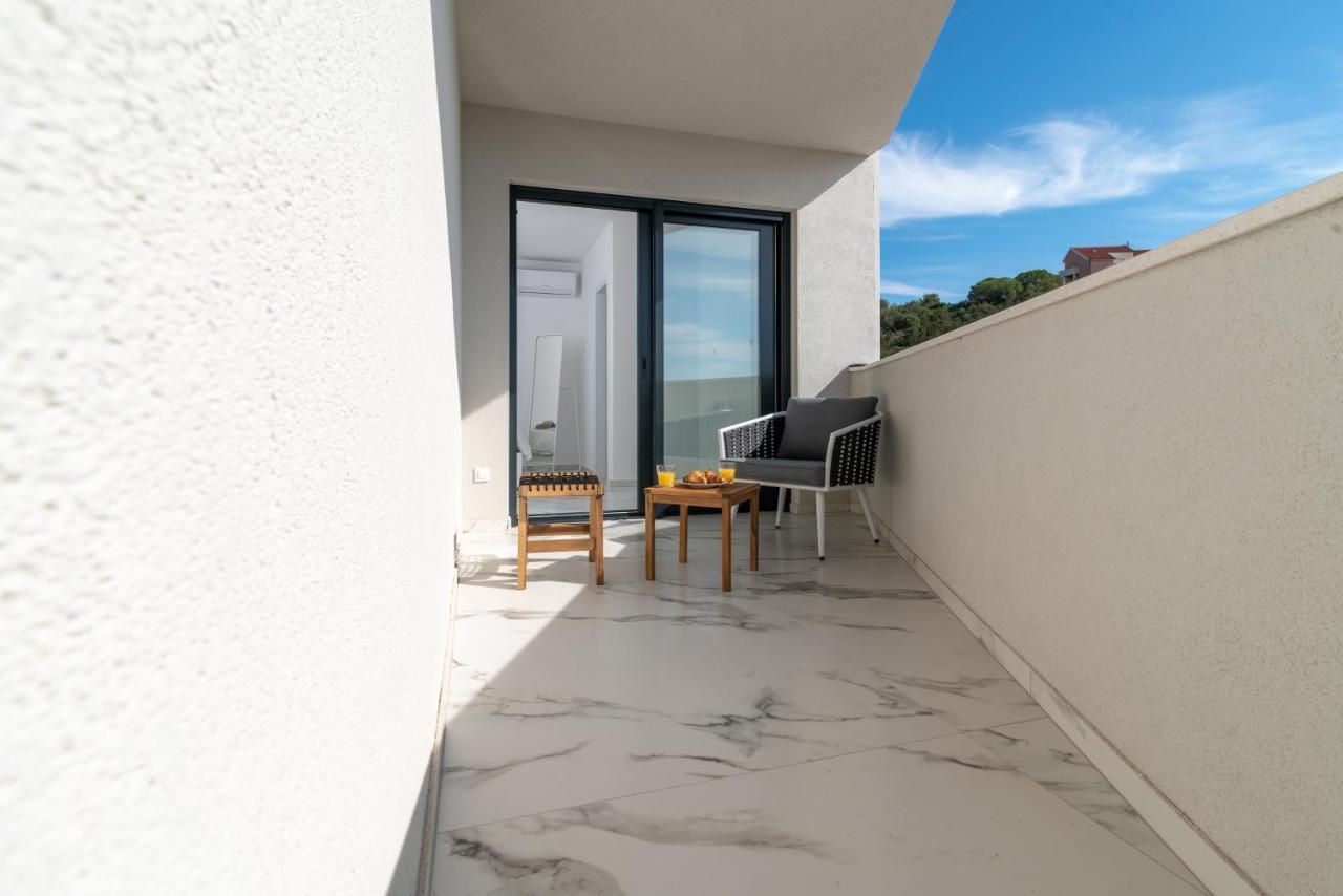 Lavender Tree - Luxury Apartments Трогир Екстериор снимка