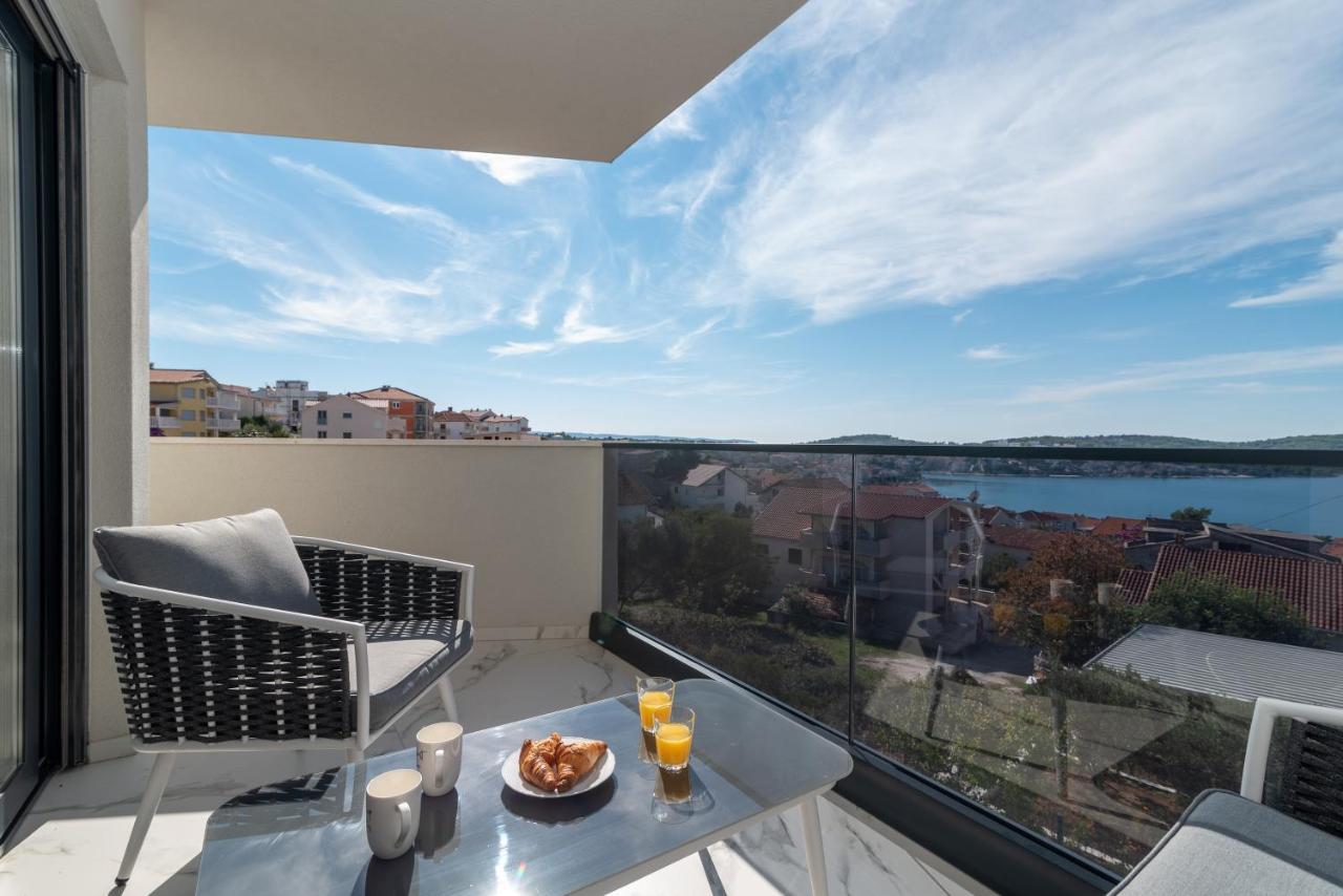 Lavender Tree - Luxury Apartments Трогир Екстериор снимка