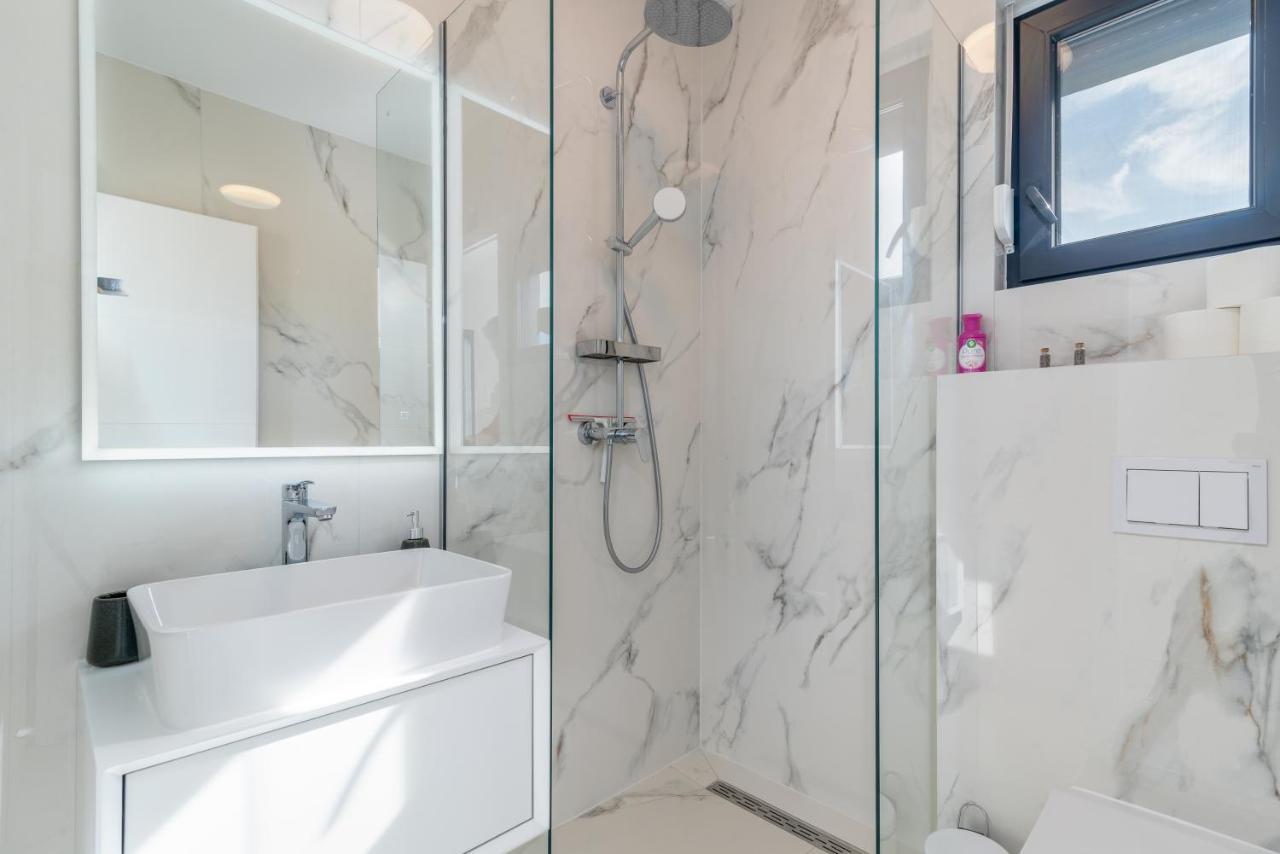 Lavender Tree - Luxury Apartments Трогир Екстериор снимка