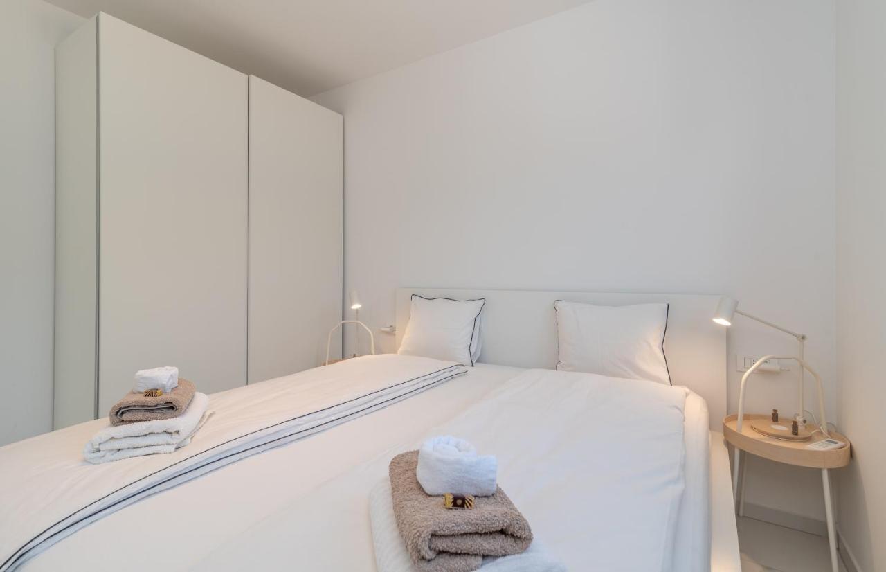 Lavender Tree - Luxury Apartments Трогир Екстериор снимка