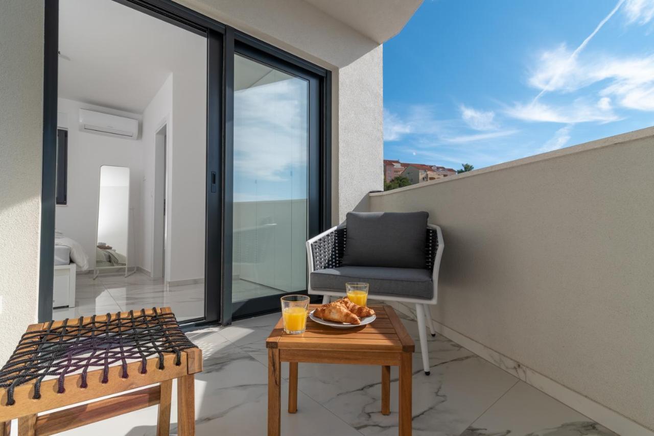 Lavender Tree - Luxury Apartments Трогир Екстериор снимка