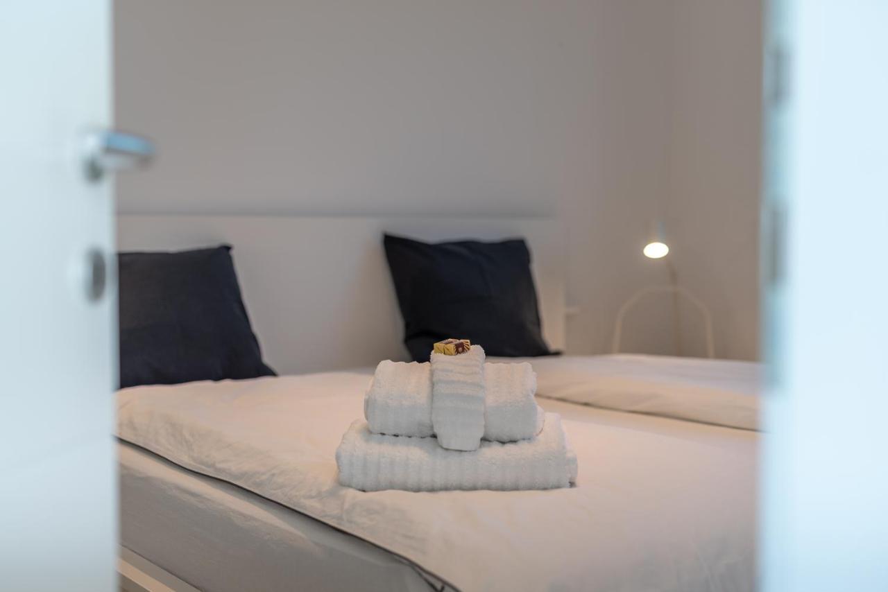Lavender Tree - Luxury Apartments Трогир Екстериор снимка