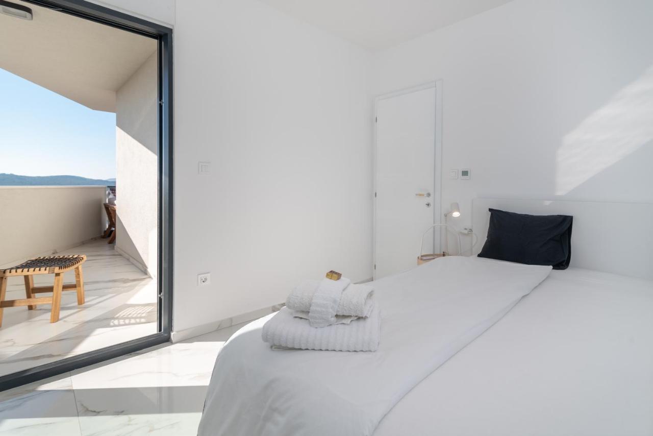 Lavender Tree - Luxury Apartments Трогир Екстериор снимка