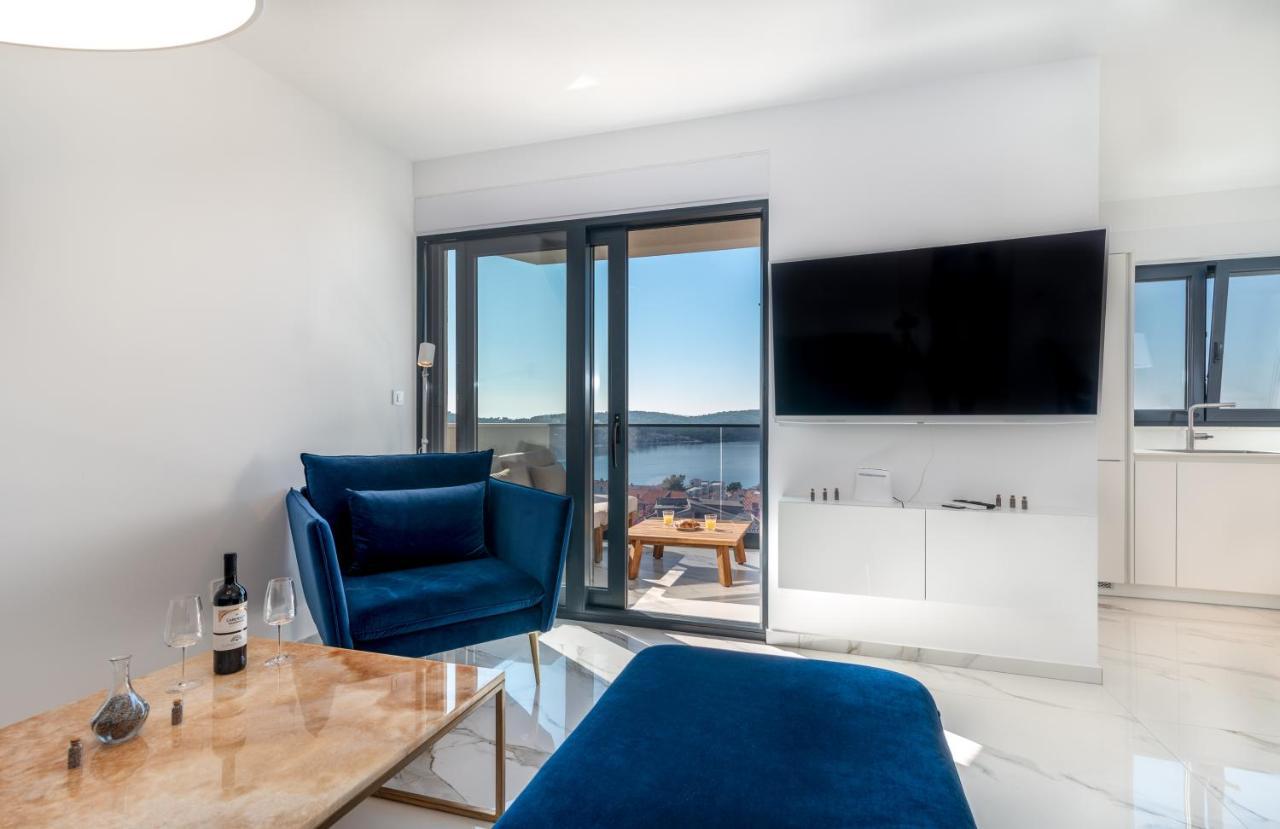 Lavender Tree - Luxury Apartments Трогир Екстериор снимка