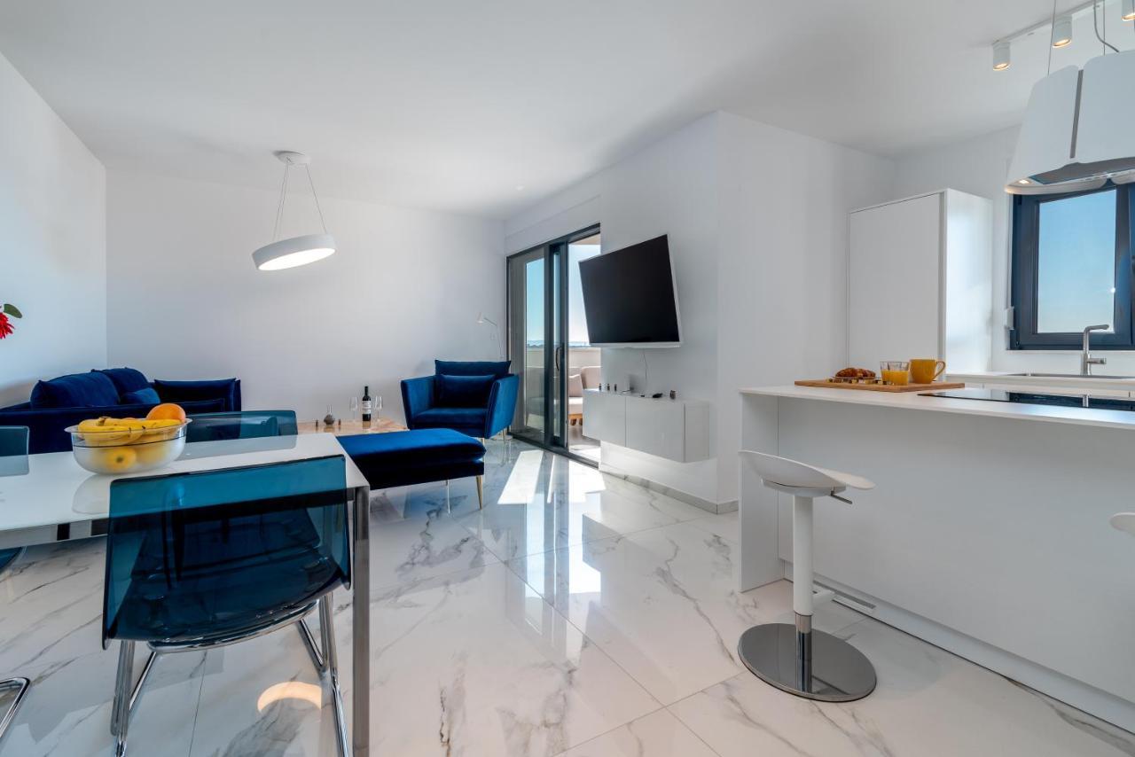 Lavender Tree - Luxury Apartments Трогир Екстериор снимка