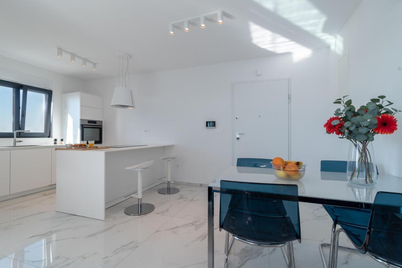 Lavender Tree - Luxury Apartments Трогир Екстериор снимка