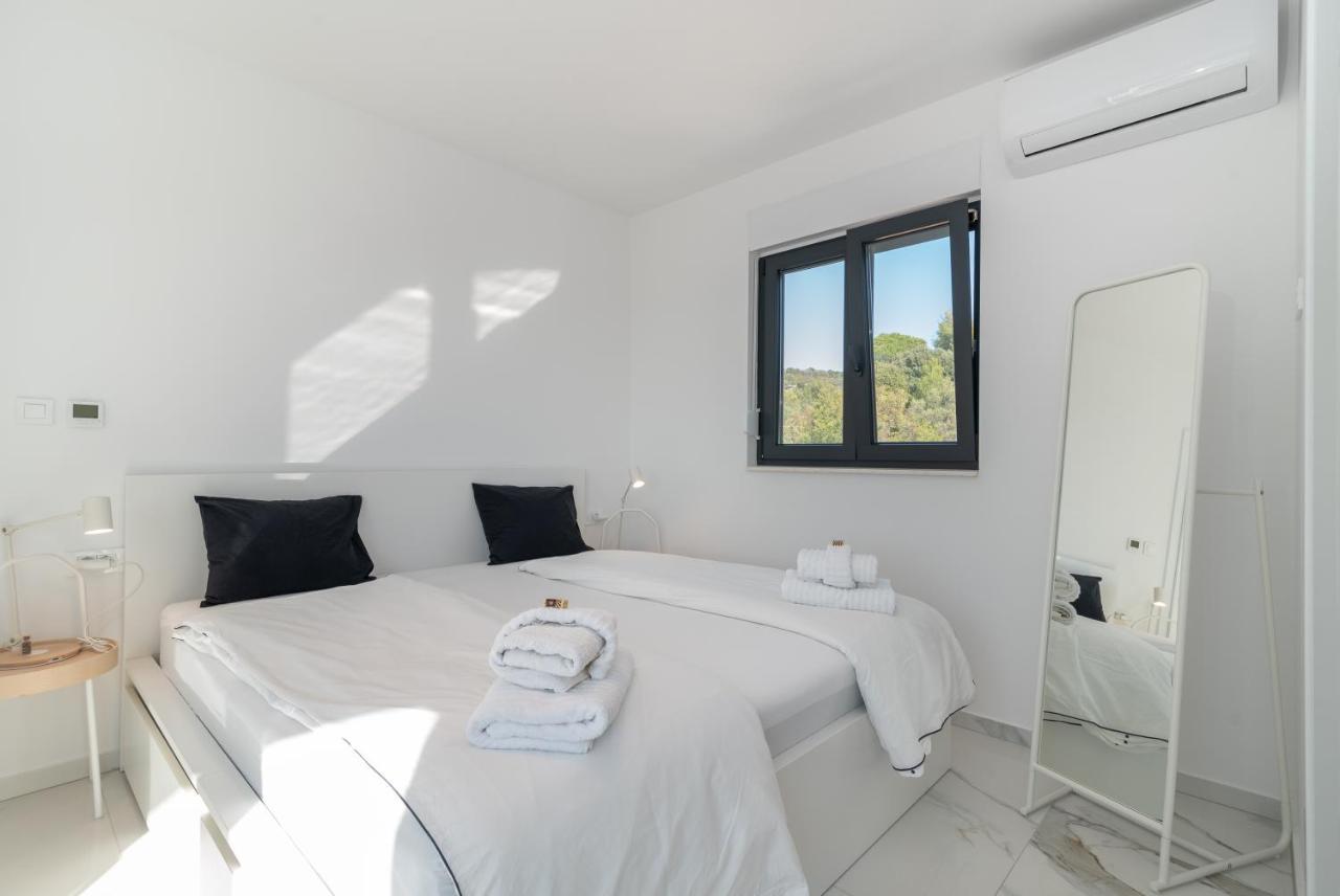 Lavender Tree - Luxury Apartments Трогир Екстериор снимка