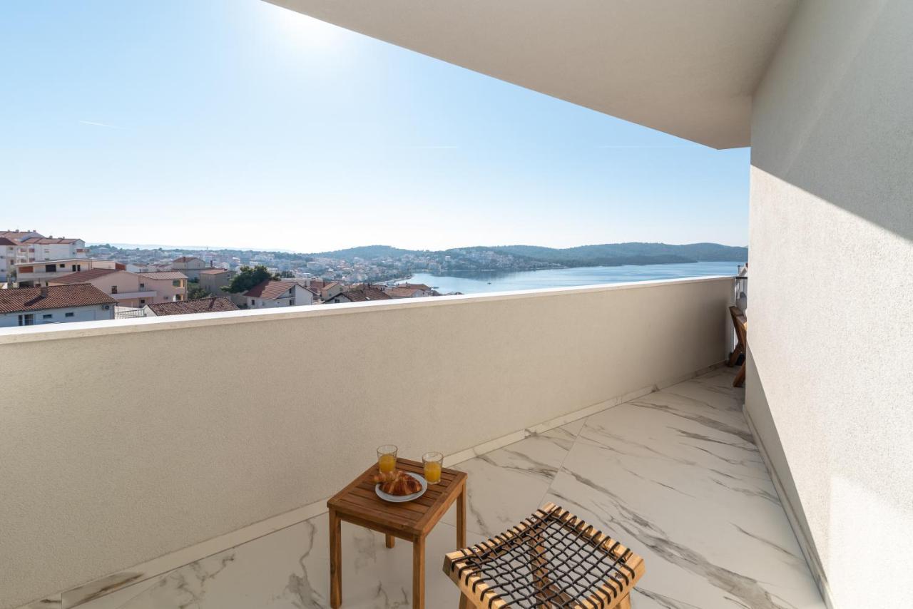 Lavender Tree - Luxury Apartments Трогир Екстериор снимка