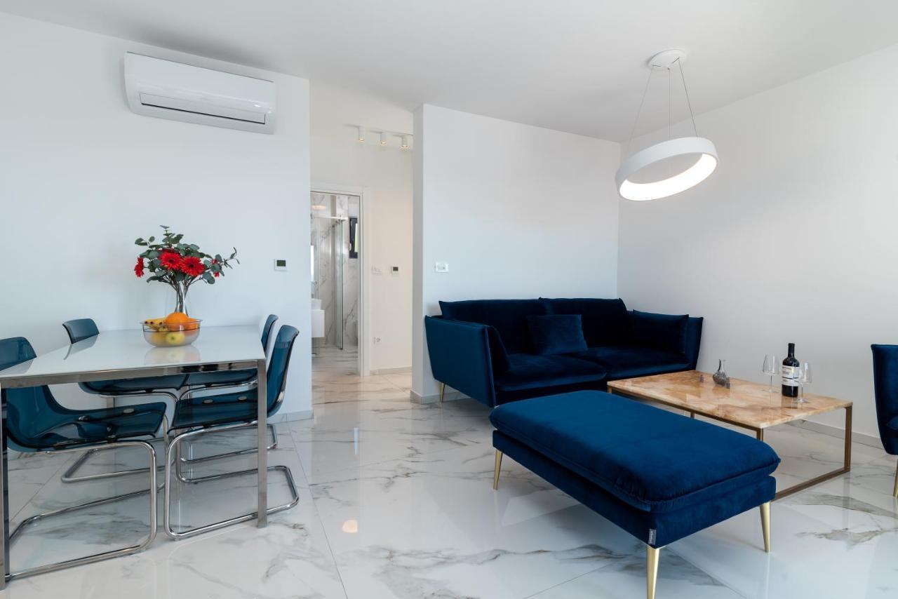 Lavender Tree - Luxury Apartments Трогир Екстериор снимка