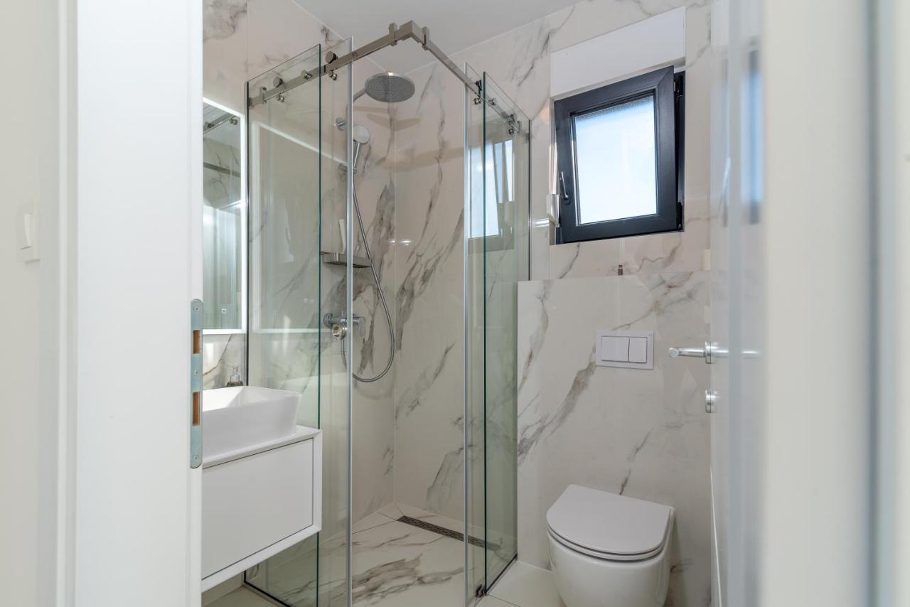 Lavender Tree - Luxury Apartments Трогир Екстериор снимка