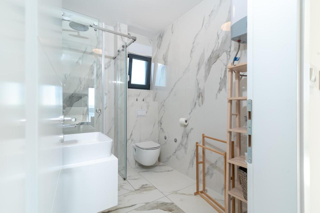 Lavender Tree - Luxury Apartments Трогир Екстериор снимка